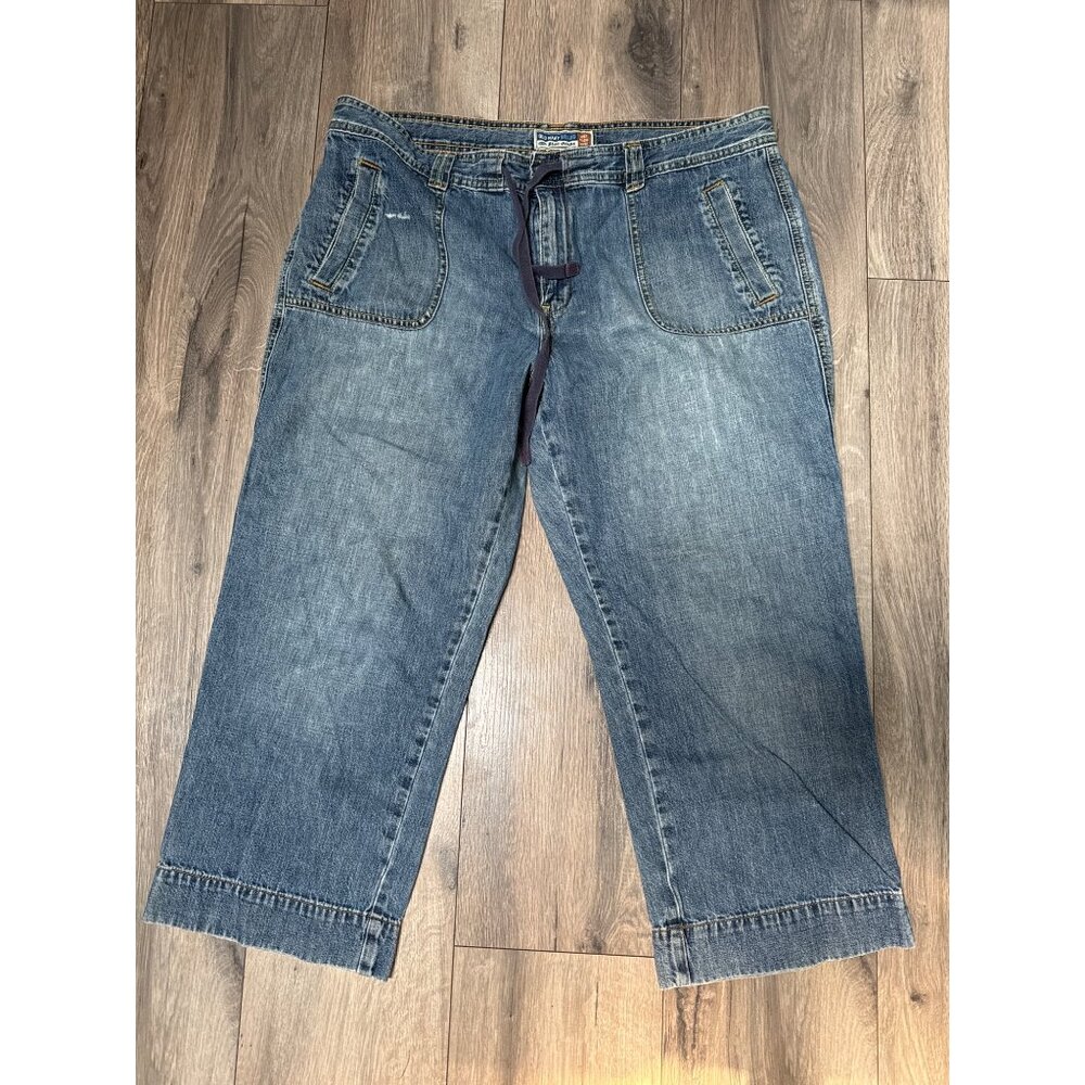 Old Navy Womens 16 Just Below the Waist Capri Blue Jeans Squared Pockets & Draws